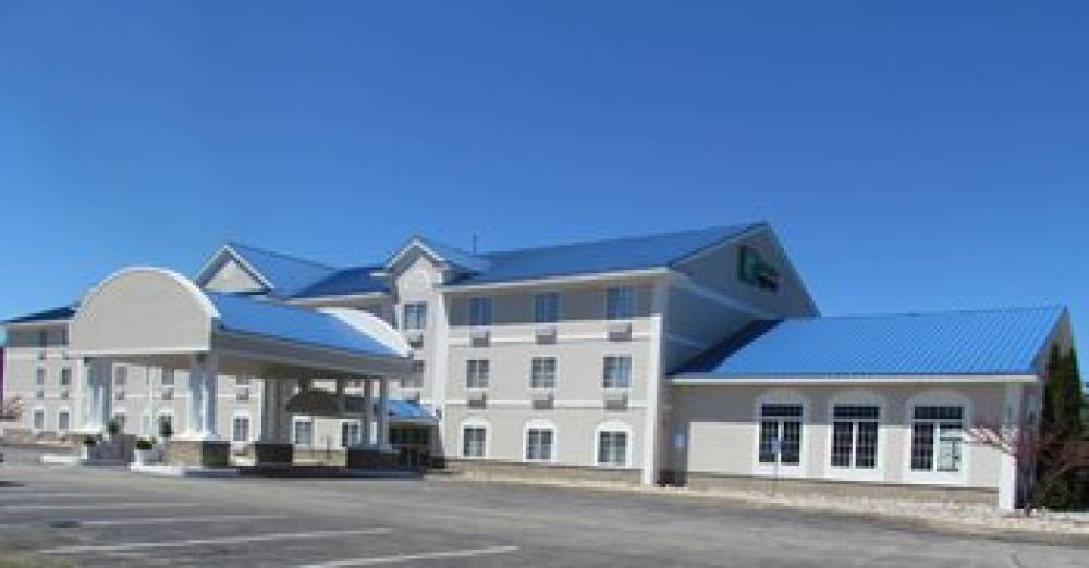 Holiday Inn Express & Suites CADILLAC 1