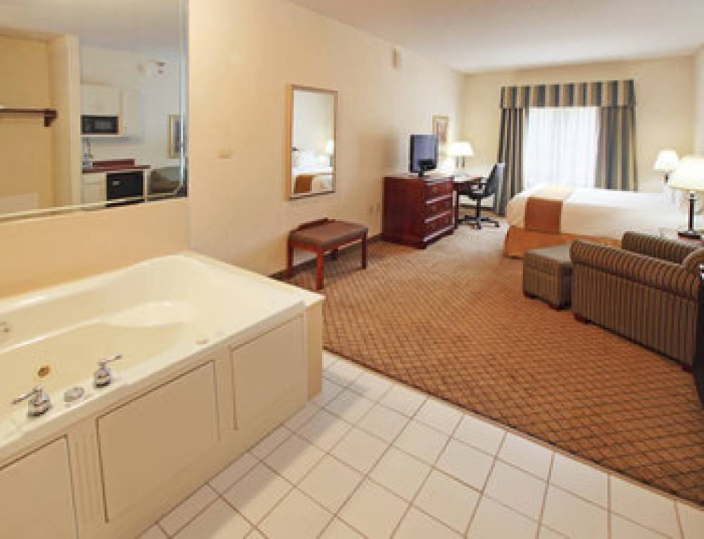 Holiday Inn Express & Suites CAMDEN 7