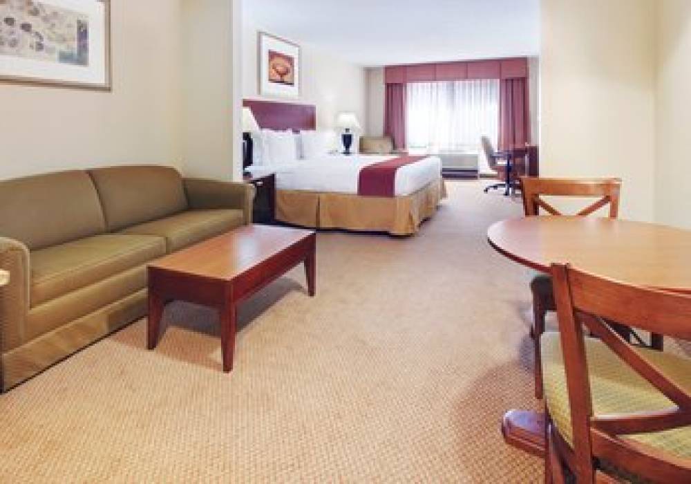 Holiday Inn Express & Suites CANTON 3