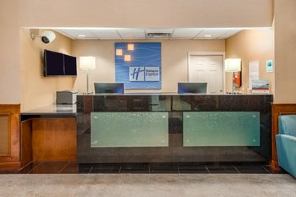 Holiday Inn Express & Suites CANTON 4