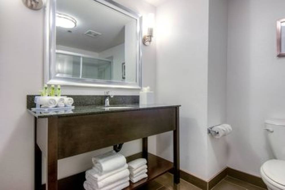 Holiday Inn Express & Suites CARLSBAD BEACH 10