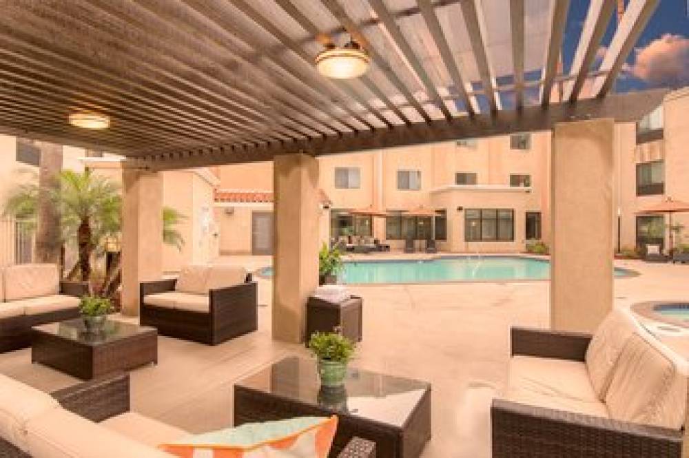 Holiday Inn Express & Suites CARLSBAD BEACH 2