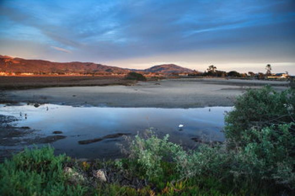 Holiday Inn Express & Suites CARPINTERIA 4