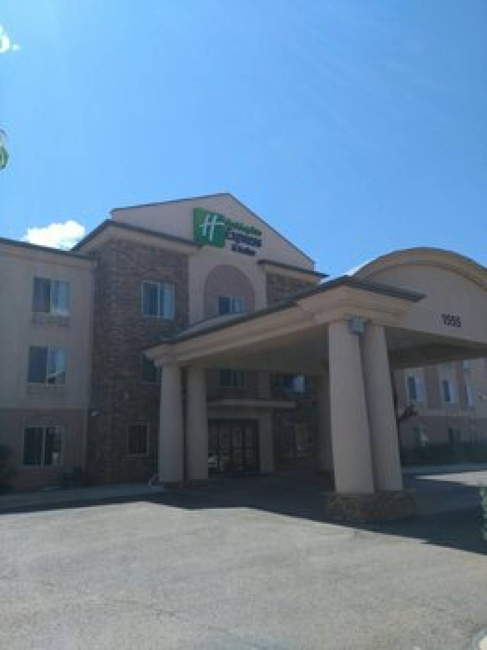 Holiday Inn Express & Suites CEDAR CITY 2