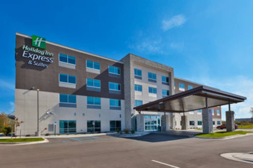 Holiday Inn Express & Suites CEDAR SPRINGS - GRAND RAPIDS N 1