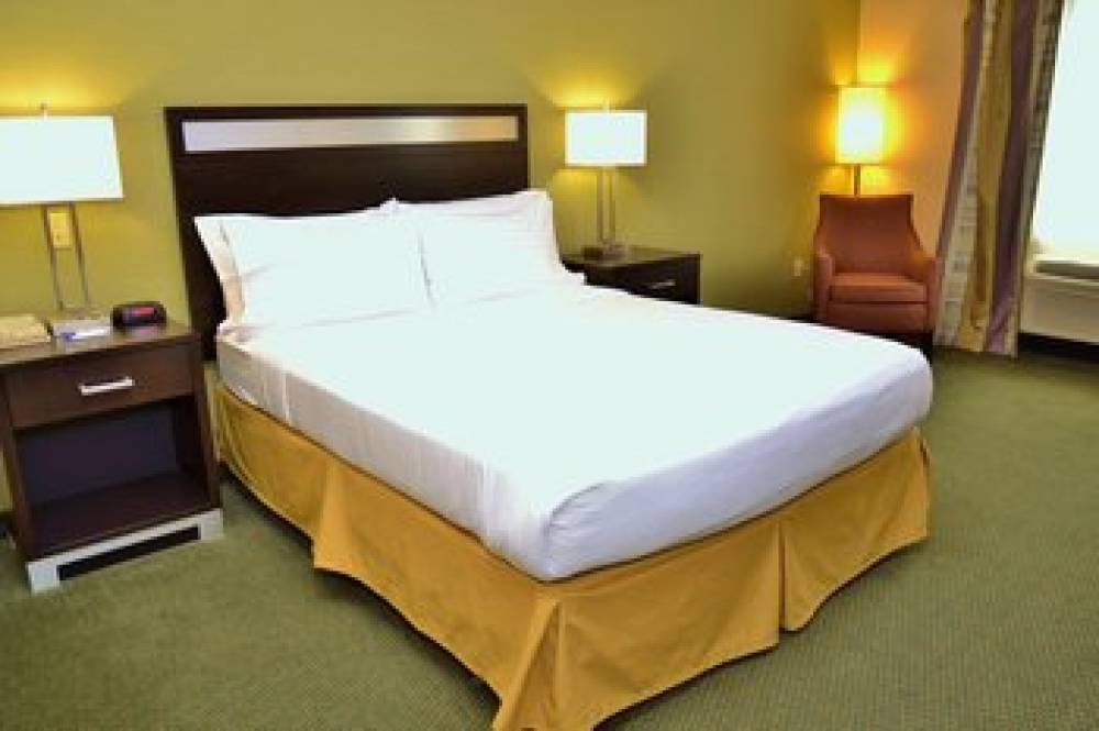 Holiday Inn Express & Suites CENTER TOWNSHIP 3