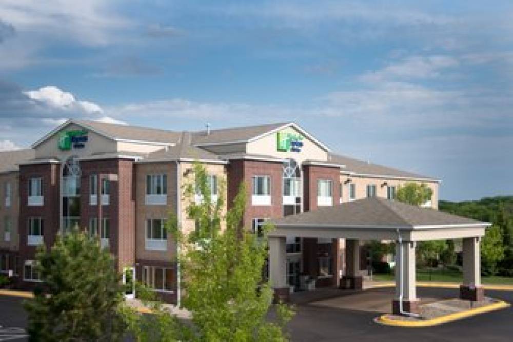 Holiday Inn Express & Suites CHANHASSEN 1