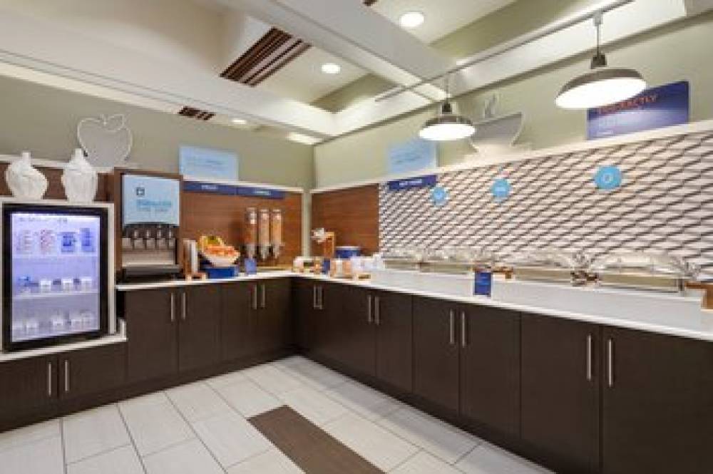 Holiday Inn Express & Suites CHARLESTON - MOUNT PLEASANT 5