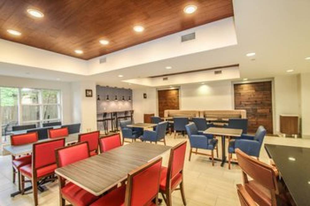 Holiday Inn Express & Suites CHARLESTON-NORTH 8