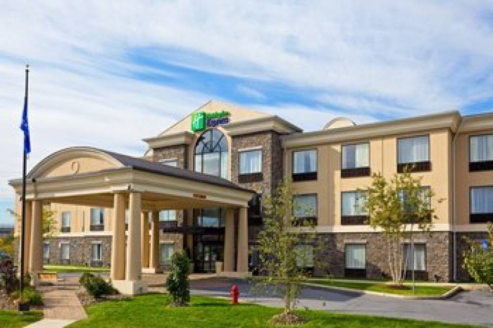 Holiday Inn Express & Suites CHESTER-MONROE-GOSHEN 1