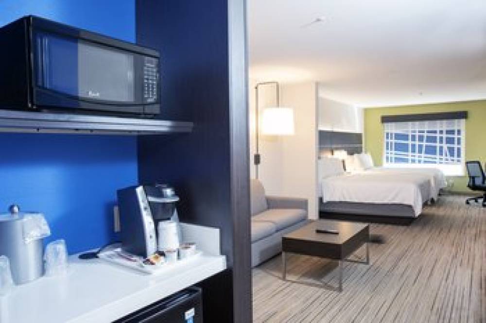 Holiday Inn Express & Suites CHESTER-MONROE-GOSHEN 8