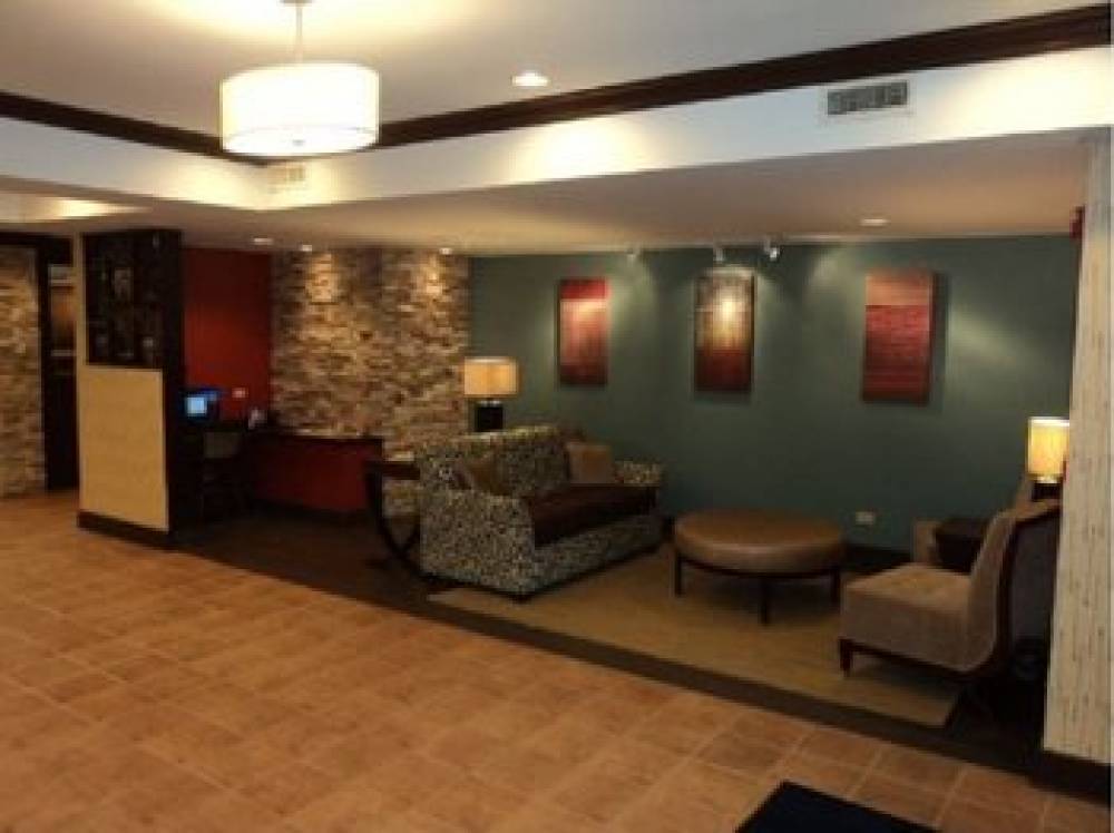 Holiday Inn Express & Suites Chicago Algonquin
