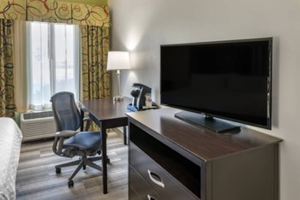 Holiday Inn Express & Suites CINCINNATI-BLUE ASH 6