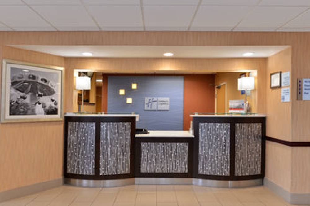 Holiday Inn Express & Suites Cincinnati N/Sharonville
