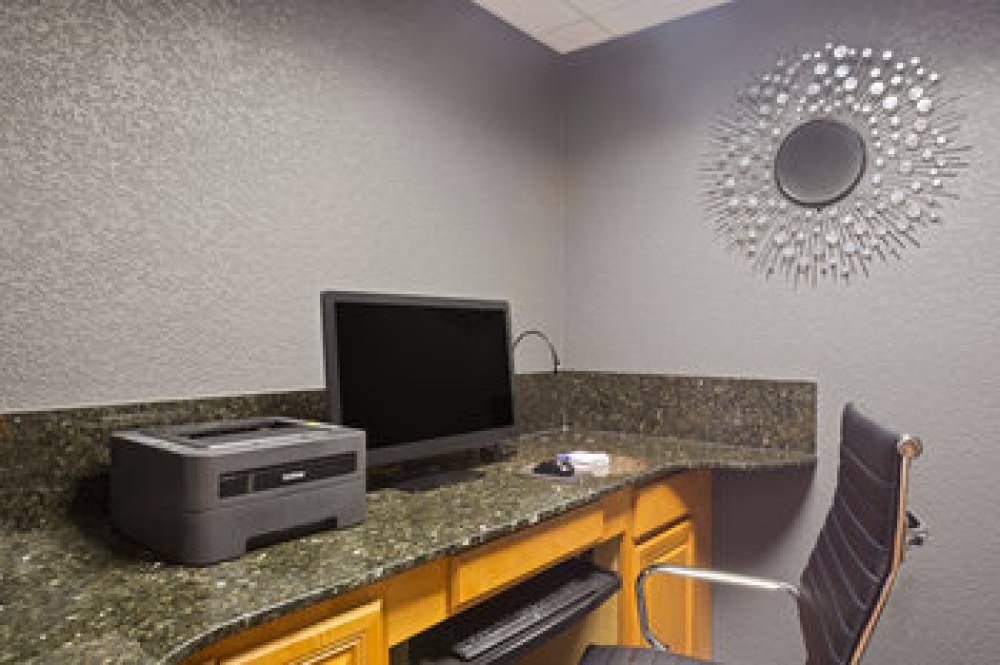 Holiday Inn Express & Suites CLEARWATER NORTH/DUNEDIN 5