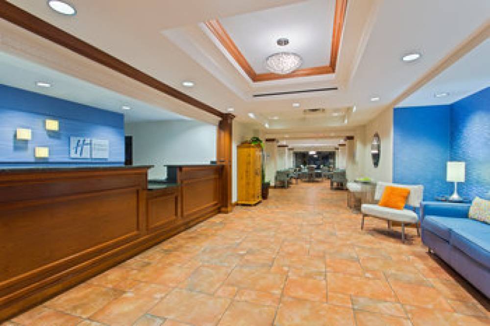 Holiday Inn Express & Suites CLEARWATER NORTH/DUNEDIN 2