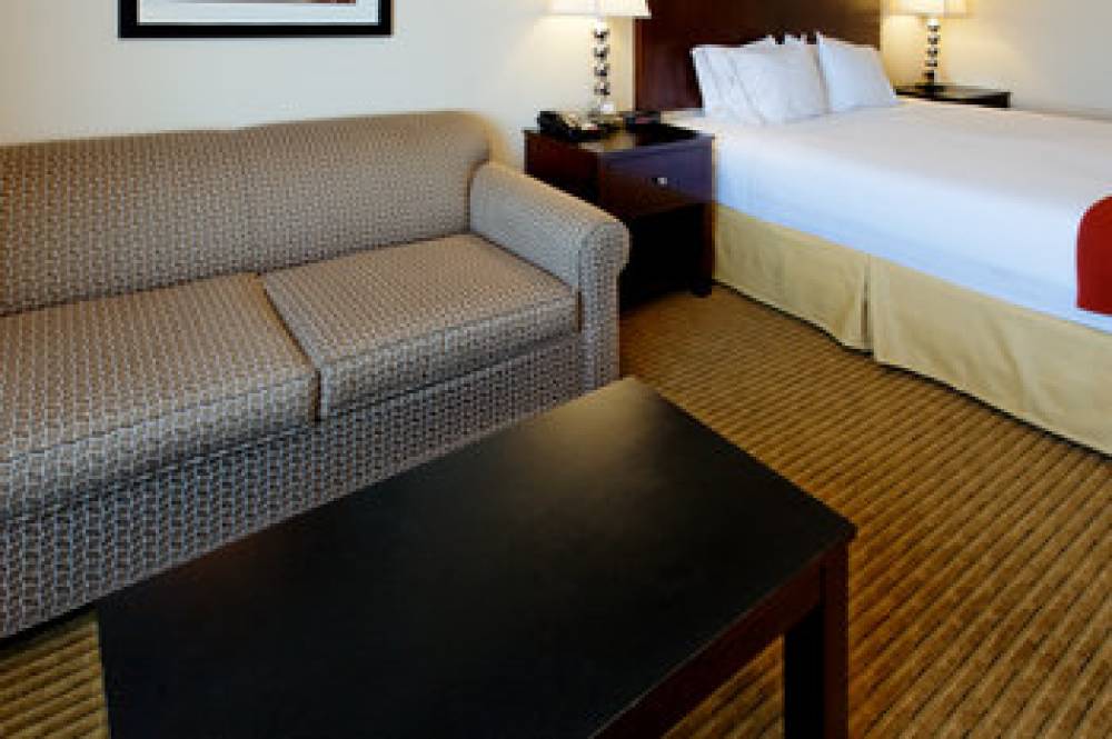 Holiday Inn Express & Suites CLEBURNE 6