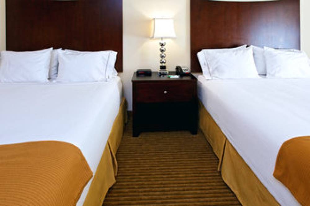 Holiday Inn Express & Suites CLEBURNE 2