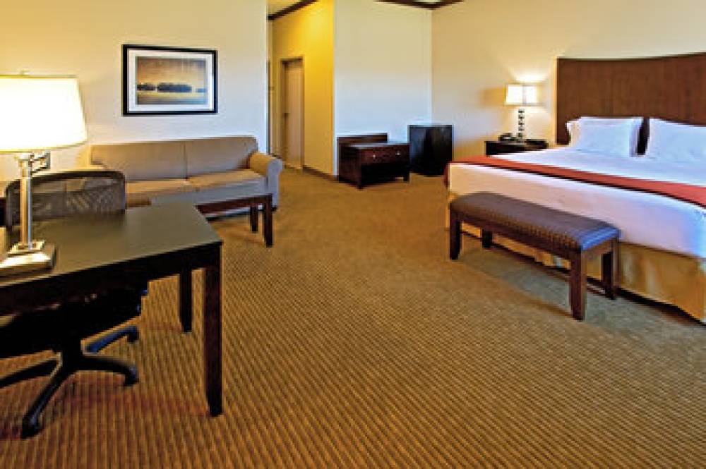 Holiday Inn Express & Suites CLEBURNE 8