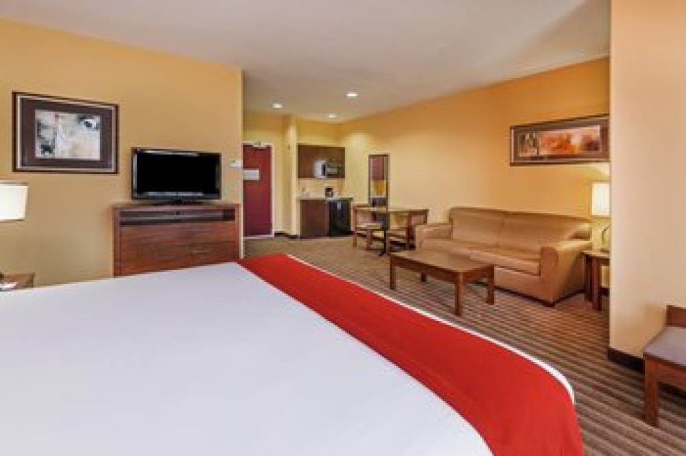 Holiday Inn Express & Suites CLEVELAND 9