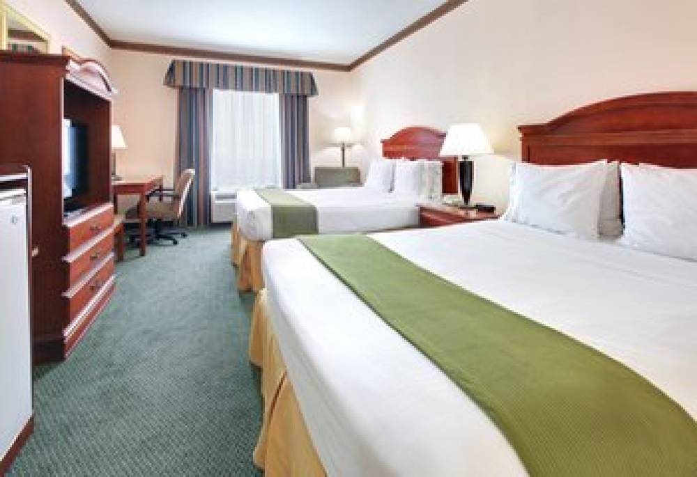 Holiday Inn Express & Suites CLEVELAND 4