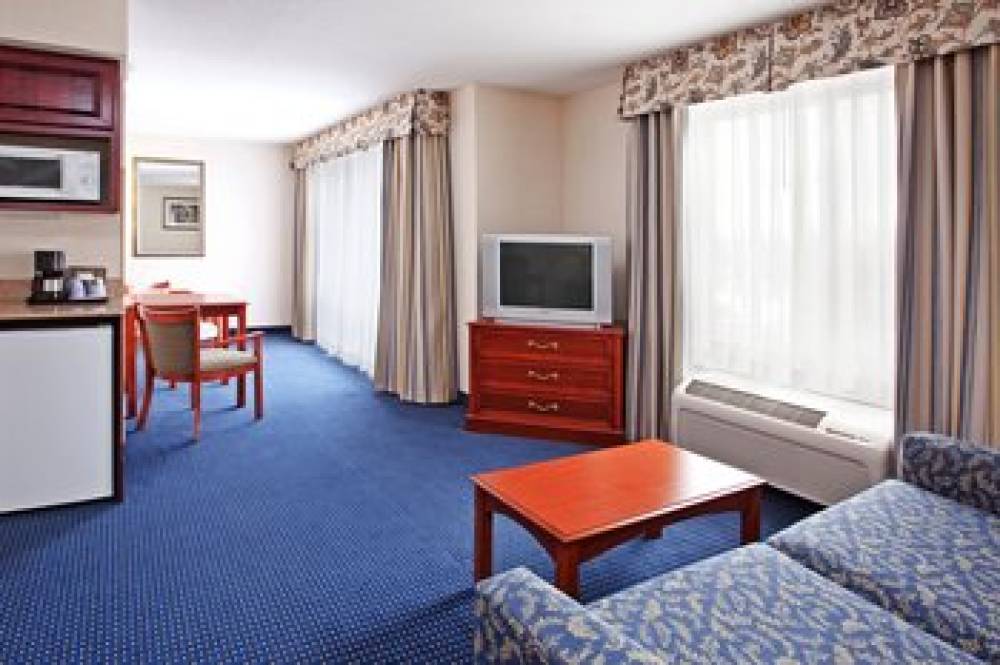 Holiday Inn Express & Suites CLEVELAND-RICHFIELD 5