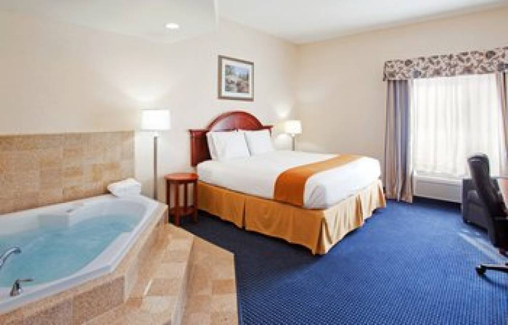 Holiday Inn Express & Suites CLEVELAND-RICHFIELD 2