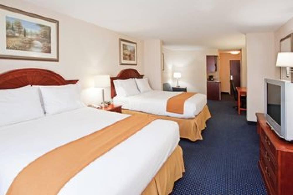 Holiday Inn Express & Suites CLEVELAND-RICHFIELD 4