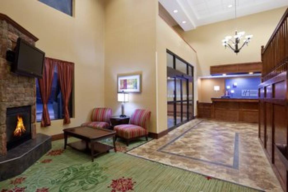 Holiday Inn Express & Suites CLEVELAND-STREETSBORO 2