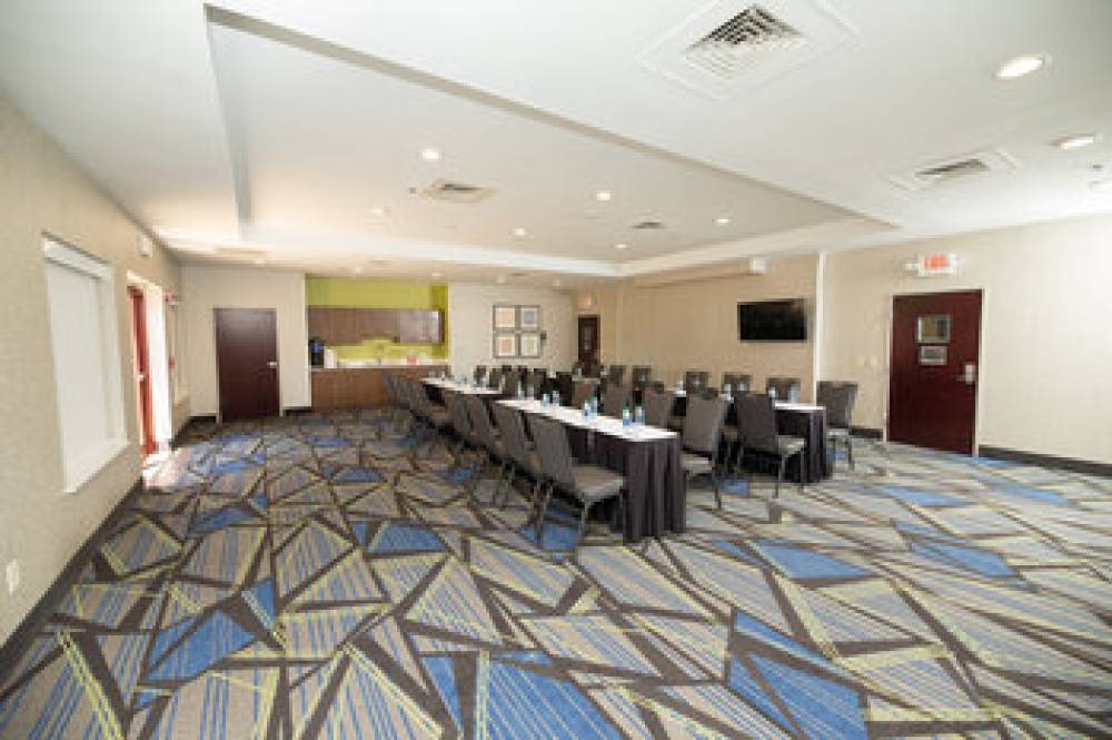 Holiday Inn Express & Suites CLINTON 7