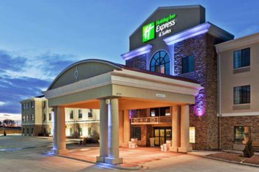 Holiday Inn Express & Suites CLOVIS 1