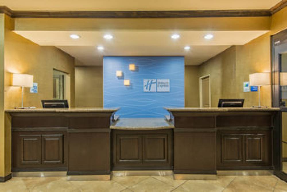 Holiday Inn Express & Suites CLOVIS 4