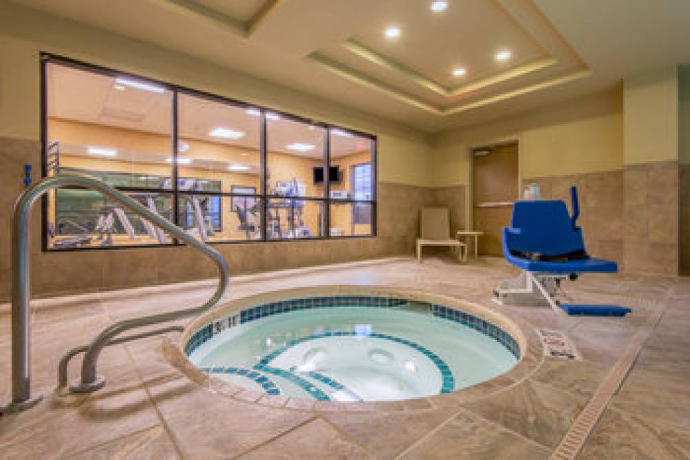 Holiday Inn Express & Suites CLOVIS 7