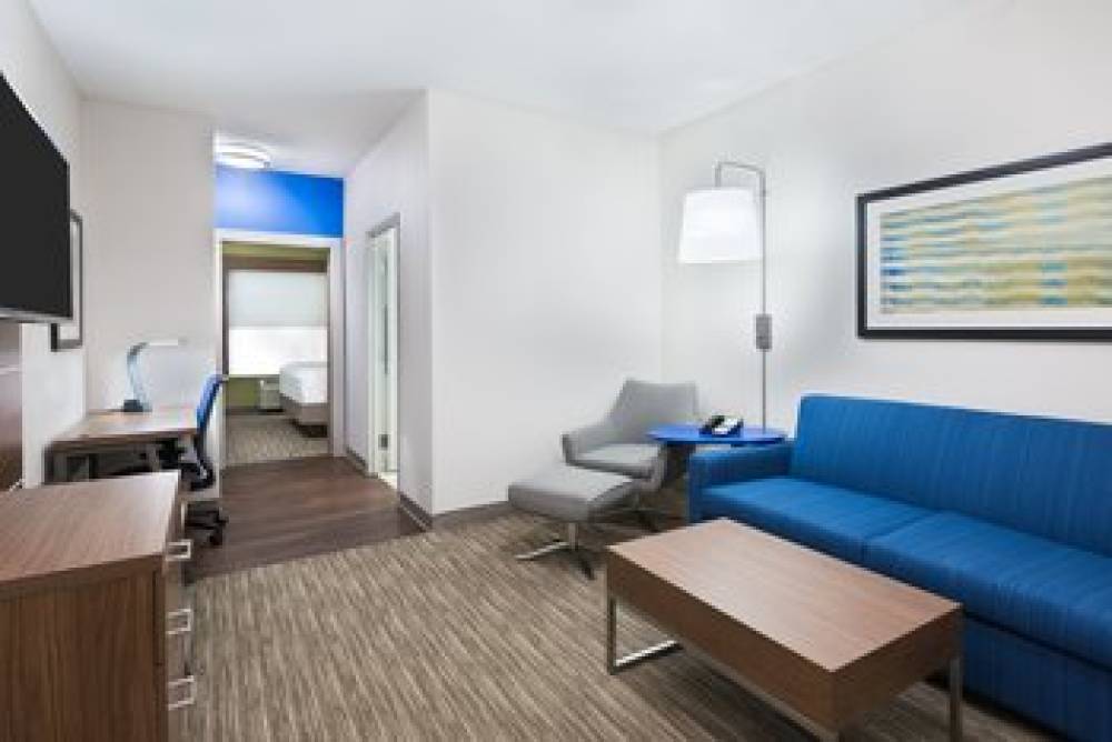 Holiday Inn Express & Suites COLUMBUS AIRPORT EAST 3