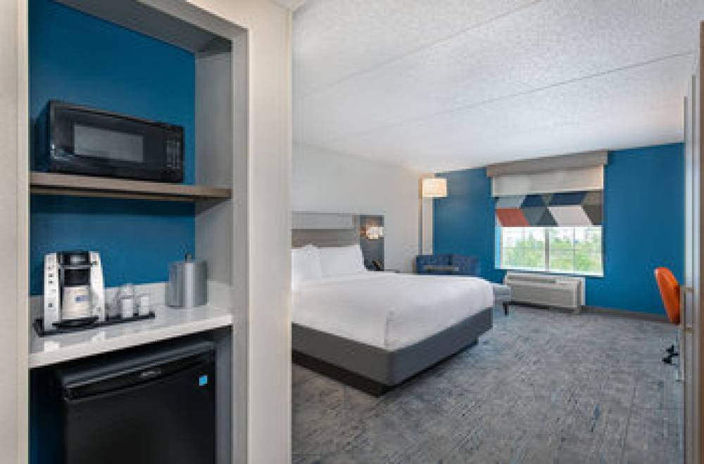 Holiday Inn Express & Suites COLUMBUS AT NORTHLAKE 7