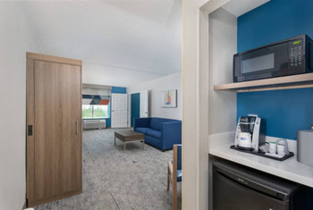 Holiday Inn Express & Suites COLUMBUS AT NORTHLAKE 6