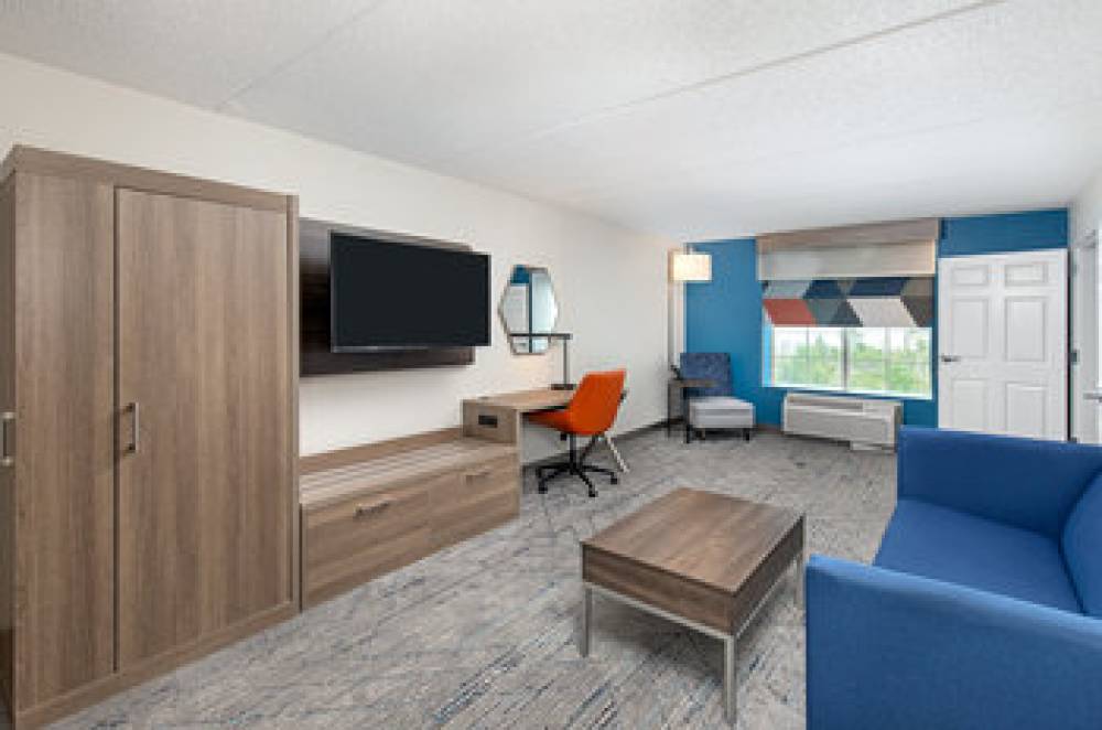 Holiday Inn Express & Suites COLUMBUS AT NORTHLAKE 8