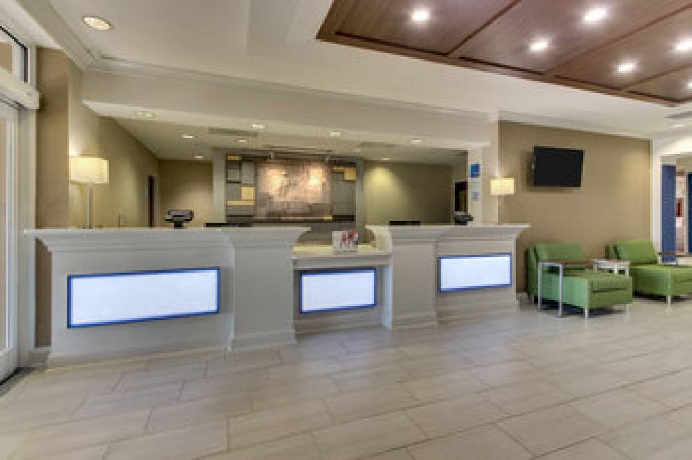 Holiday Inn Express & Suites COLUMBUS-FORT BENNING 6