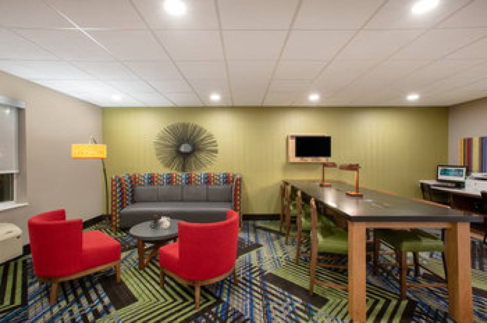 Holiday Inn Express & Suites COLUMBUS 8