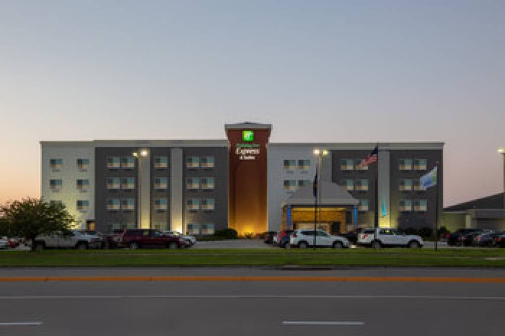 Holiday Inn Express & Suites COLUMBUS 1