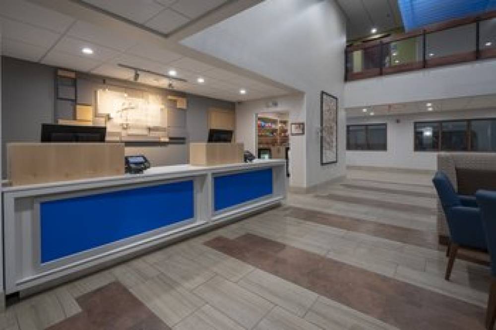 Holiday Inn Express & Suites COON RAPIDS-BLAINE AREA 3