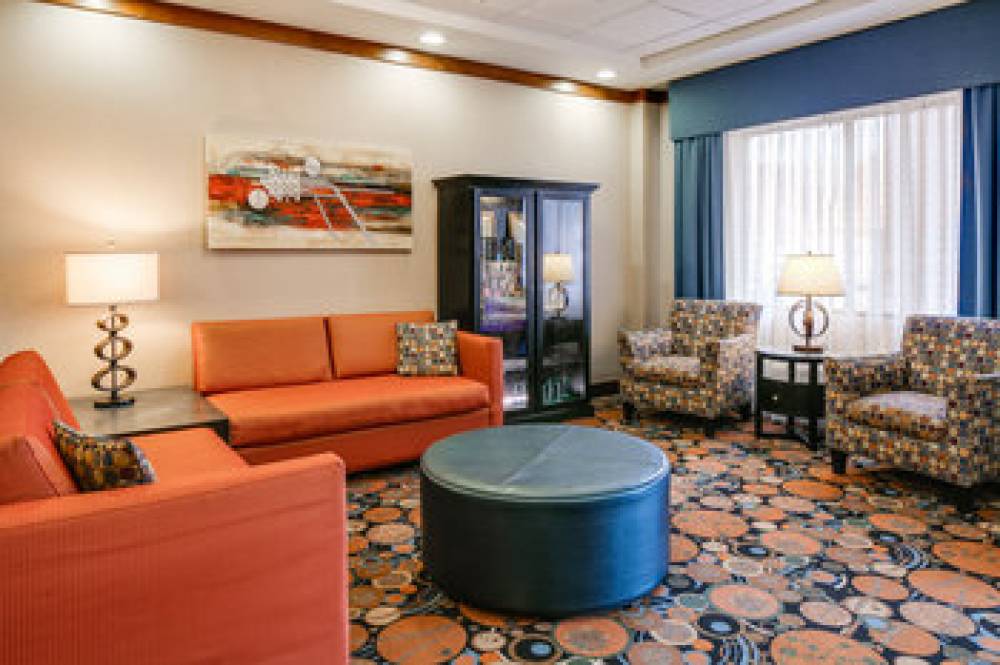 Holiday Inn Express & Suites CORALVILLE 9