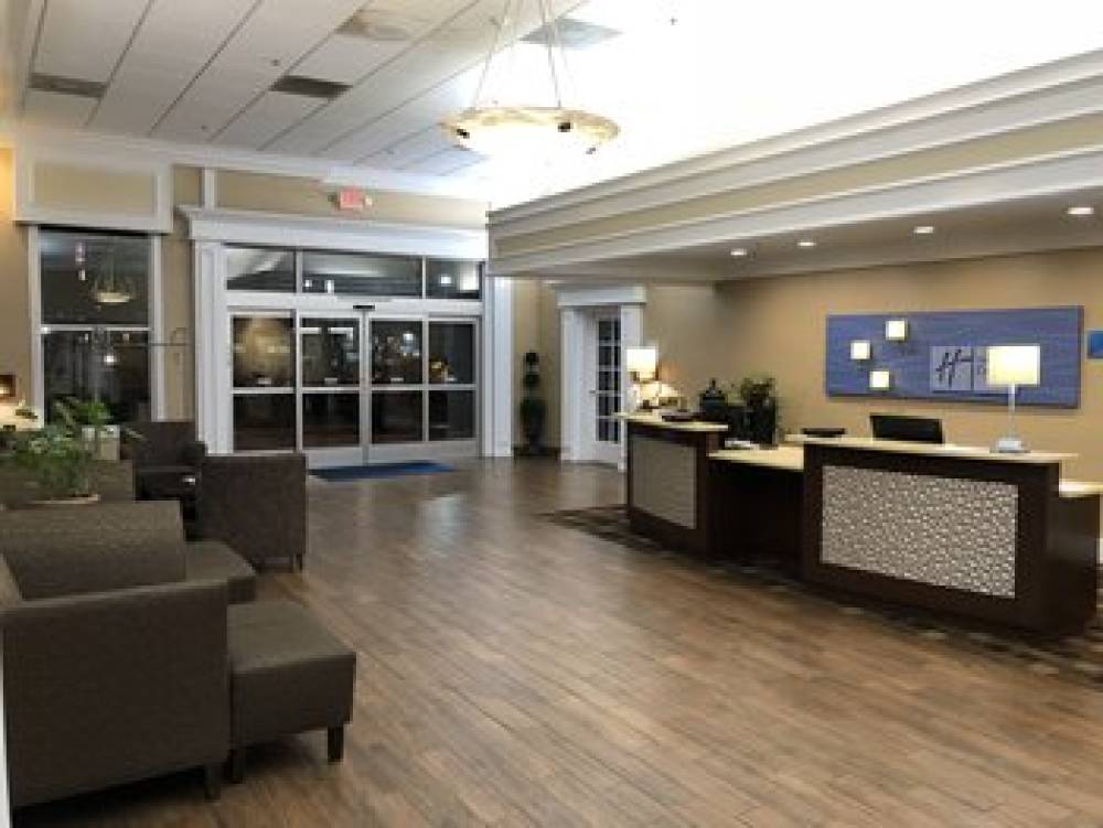 Holiday Inn Express & Suites CORNING 7