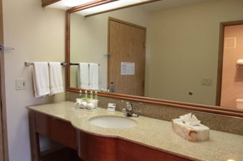 Holiday Inn Express & Suites CORNING 10