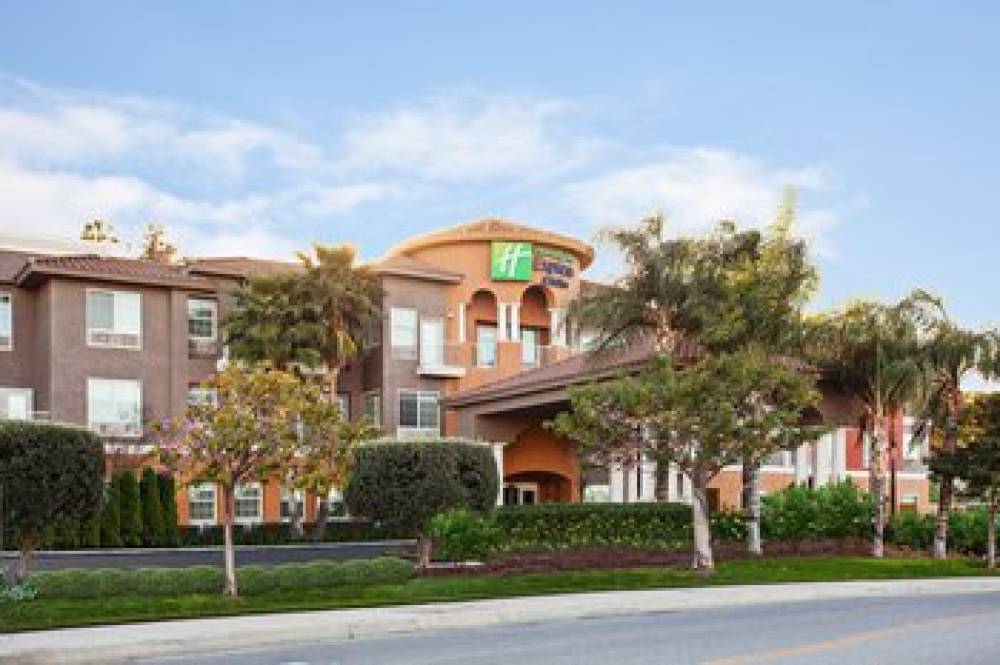 Holiday Inn Express & Suites CORONA 1