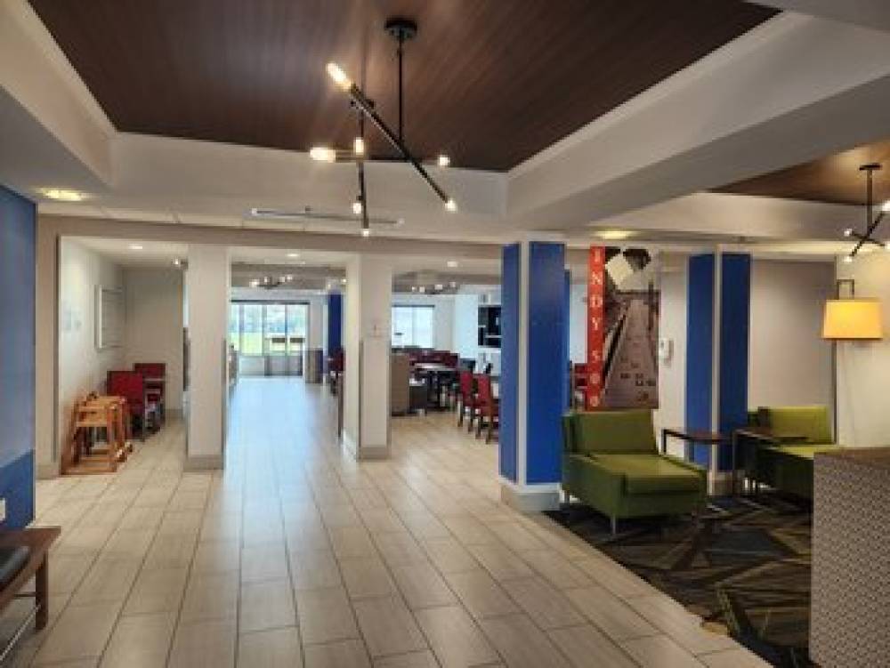 Holiday Inn Express & Suites Crawfordsville