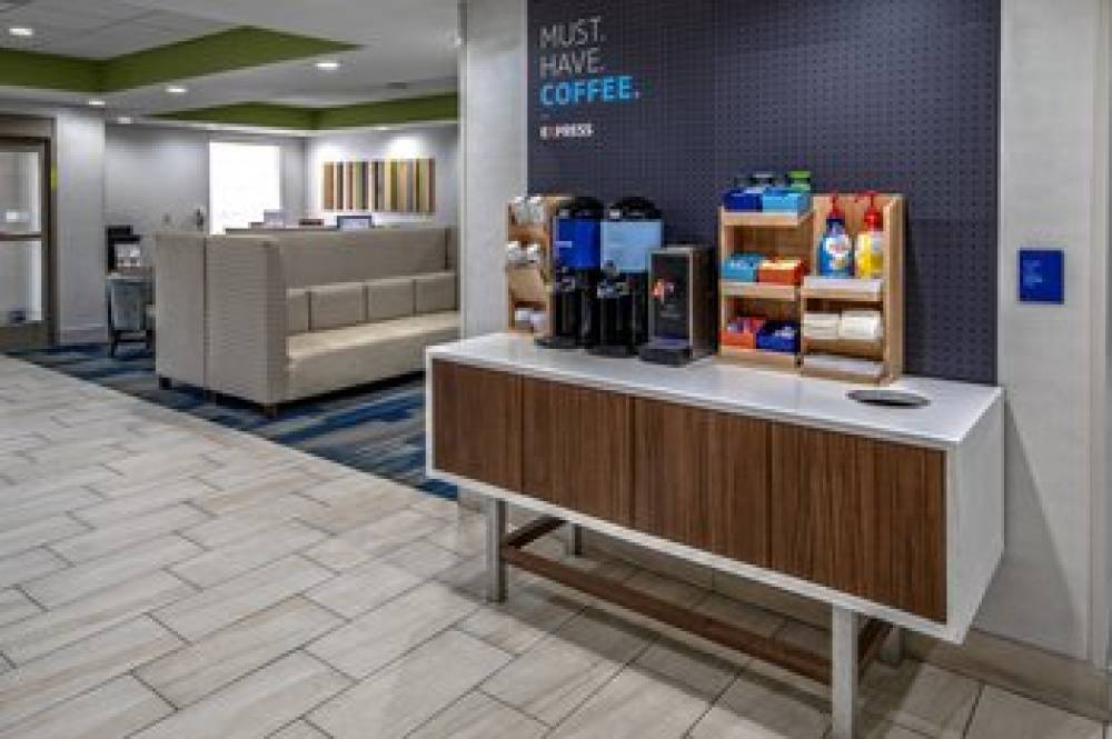 Holiday Inn Express & Suites CROSSVILLE 5