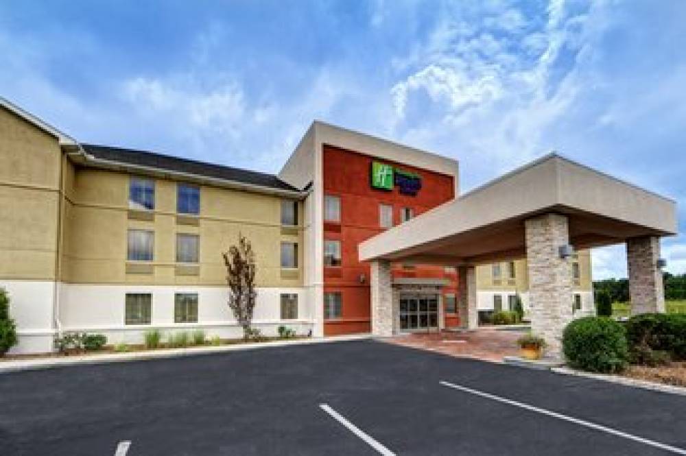 Holiday Inn Express & Suites CROSSVILLE 1