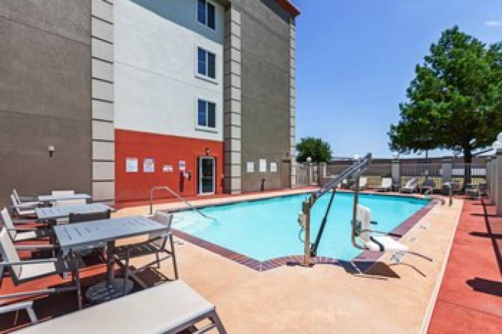 Holiday Inn Express & Suites DALLAS LEWISVILLE 8