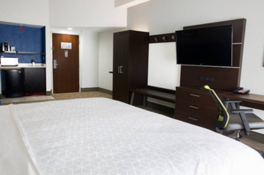 Holiday Inn Express & Suites DAYTON-HUBER HEIGHTS 8